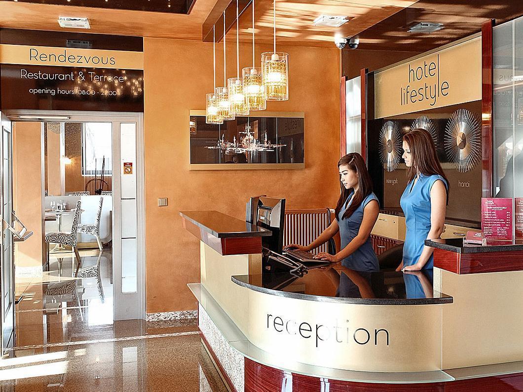 Hotel Lifestyle Prag Exteriör bild