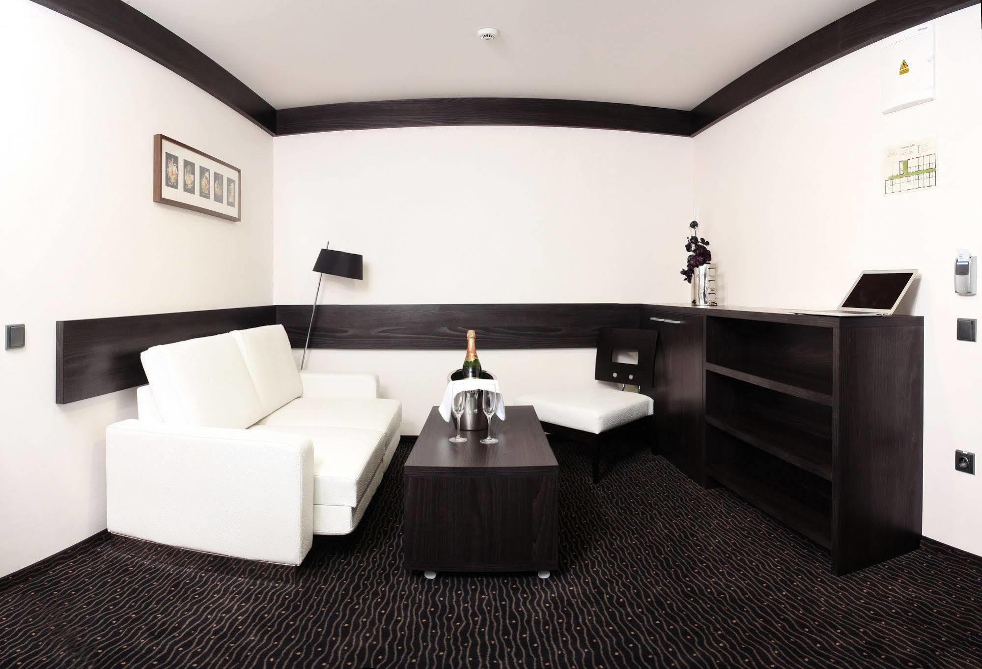 Hotel Lifestyle Prag Exteriör bild
